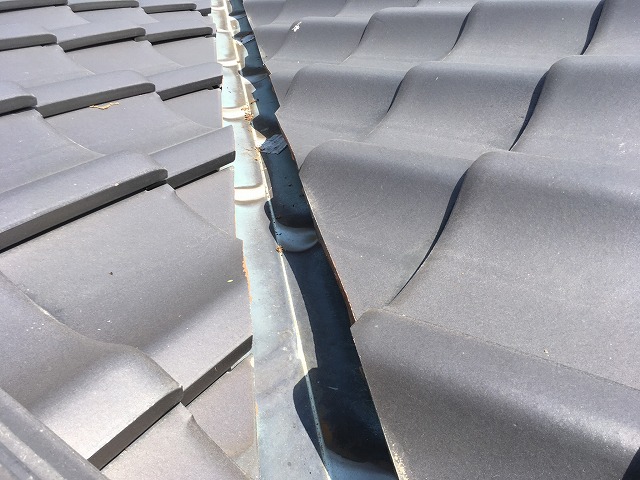 雨漏り被害に発展しやすい谷板金